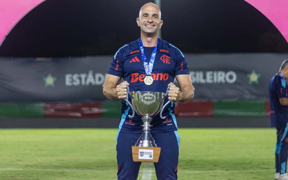 Celso Silva afasta turbulência e celebra mais um título no Flamengo: 'Desde o dia um'
