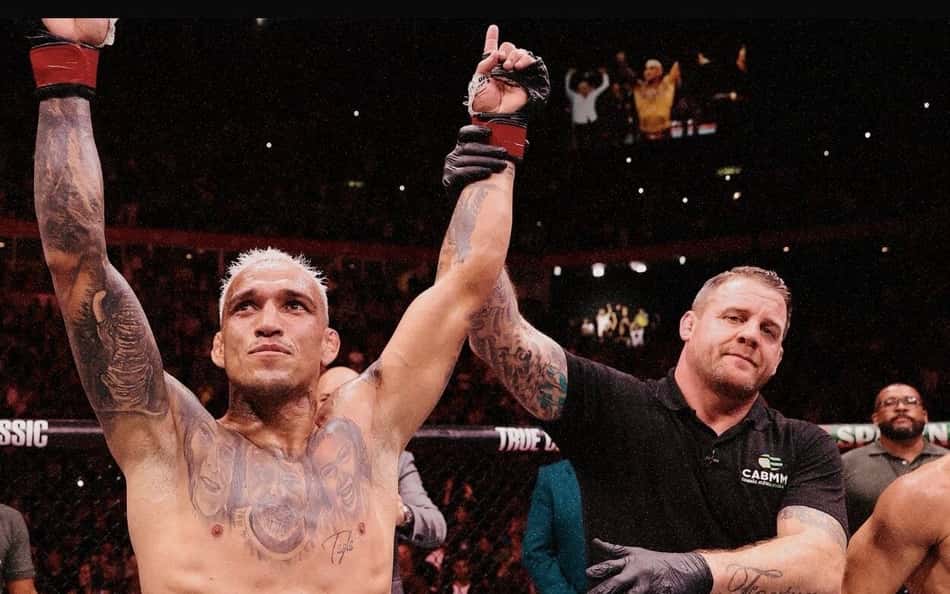 Marc Goddard anuncia vitória de Charles do Bronx no UFC Rio (Foto: Reprodução/X: @marcgoddard_uk)