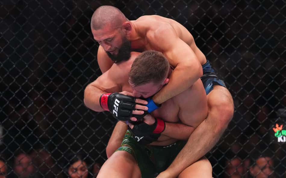 Atual campeão dos médios passa por cirurgia e fica fora do UFC; entenda