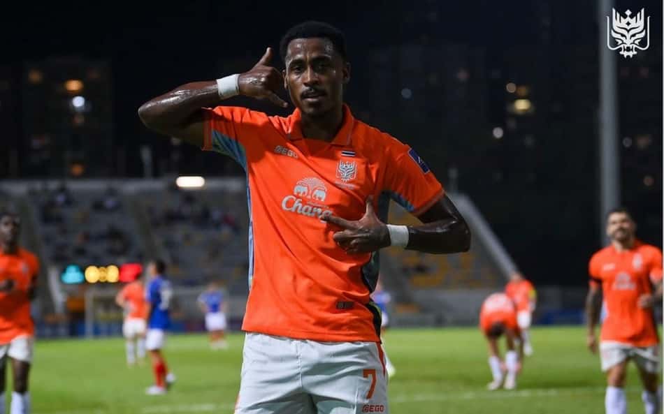 Brasileiro brilha com dois gols e assume a artilharia da Champions League Asiática