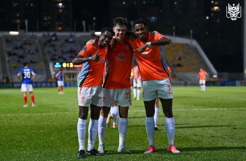 Deni Júnior (à direita) comemora gol com companheiros do Ratchaburi em partida válida pela Champions League Asiática (Foto: Divulgação/Ratchaburi)