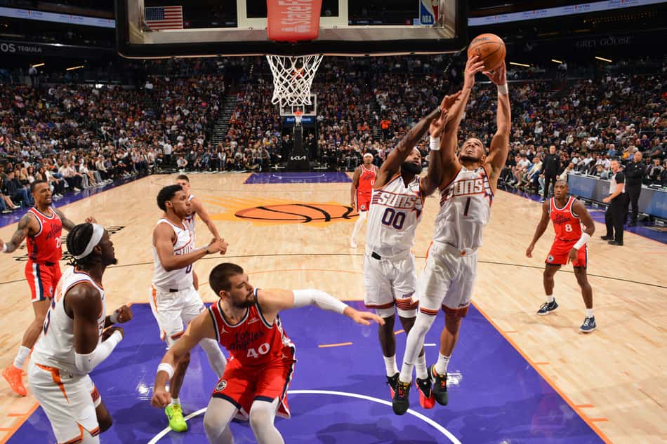 Devin Booker em jogo entre Phoenix Suns e Los Angeles Clippers (Foto: Barry Gossage/NBAE via Getty Images/AFP )