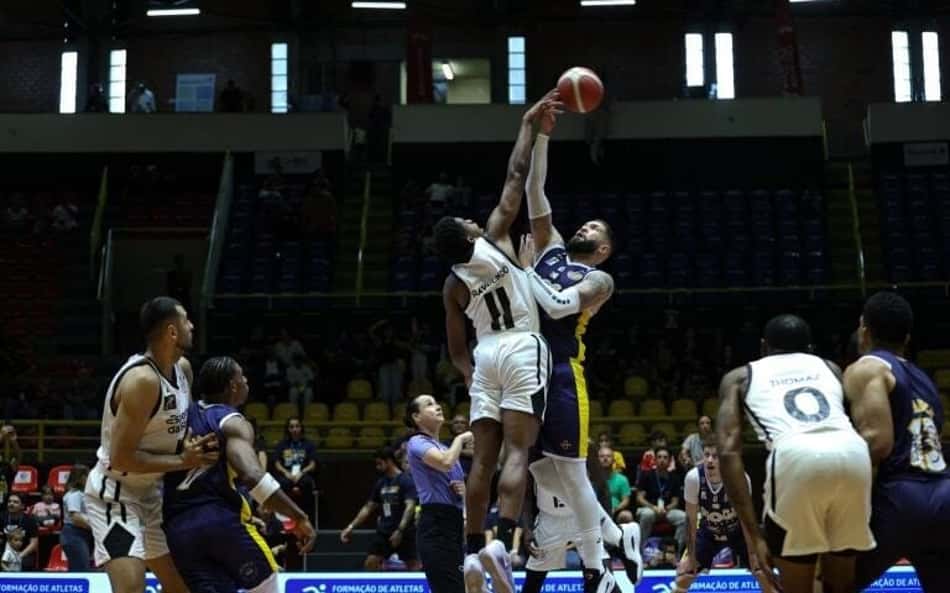 Corinthians e Mogi fizeram uma partida equilibrada pelo NBB (Divulgação)
