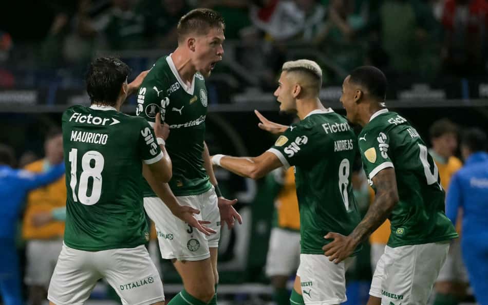 Bruno Fuchs comemora seu gol em Palmeiras x LDU pela semifinal da Libertadores (Foto: Nelson ALMEIDA / AFP)