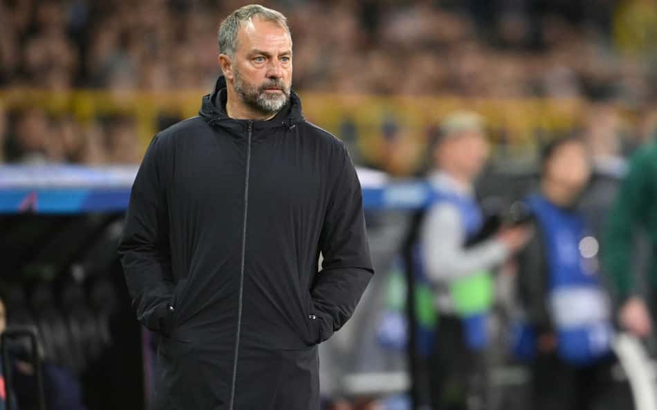 Hansi Flick é treinador do Barcelona (Foto: NICOLAS TUCAT / AFP)