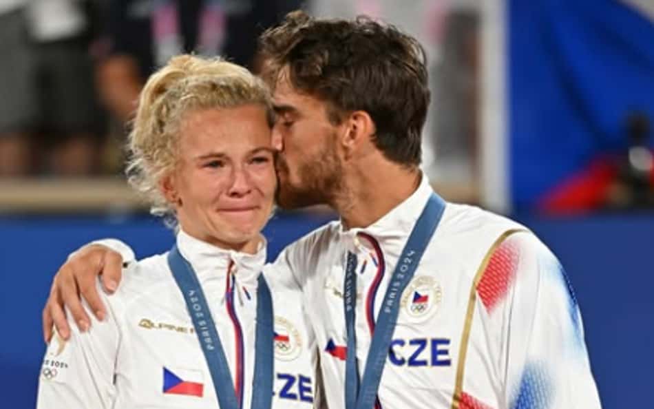 Os tchecos Katerina Siniakova e Tomas Machac são os atuais campeões olímpicos (Reprodução)