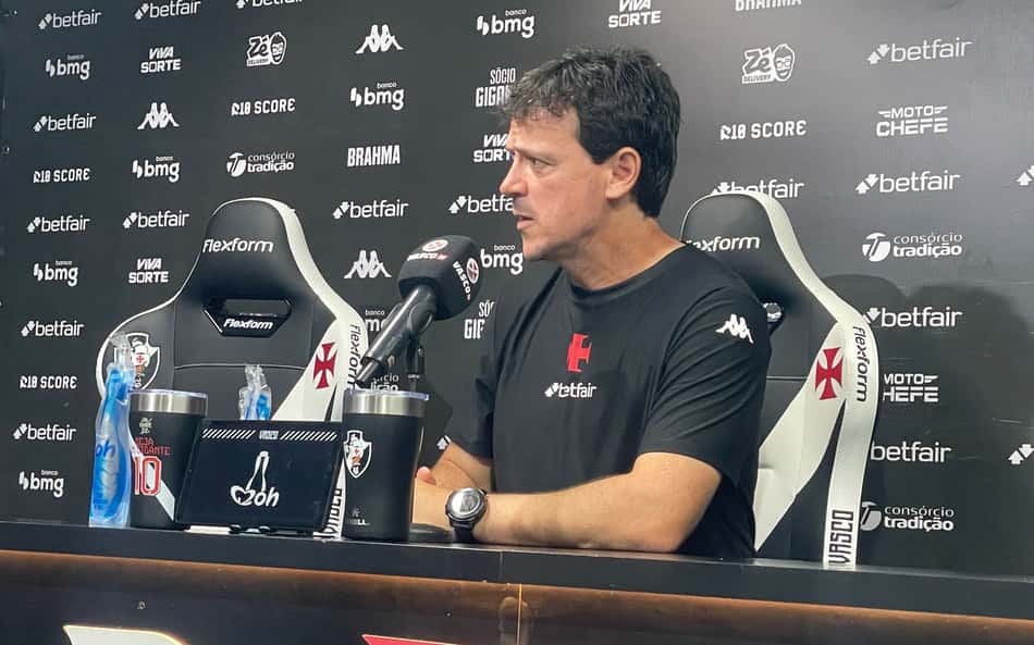 Diniz explica vitória do Vasco e cita protesto no CT: 'Fica a lição'