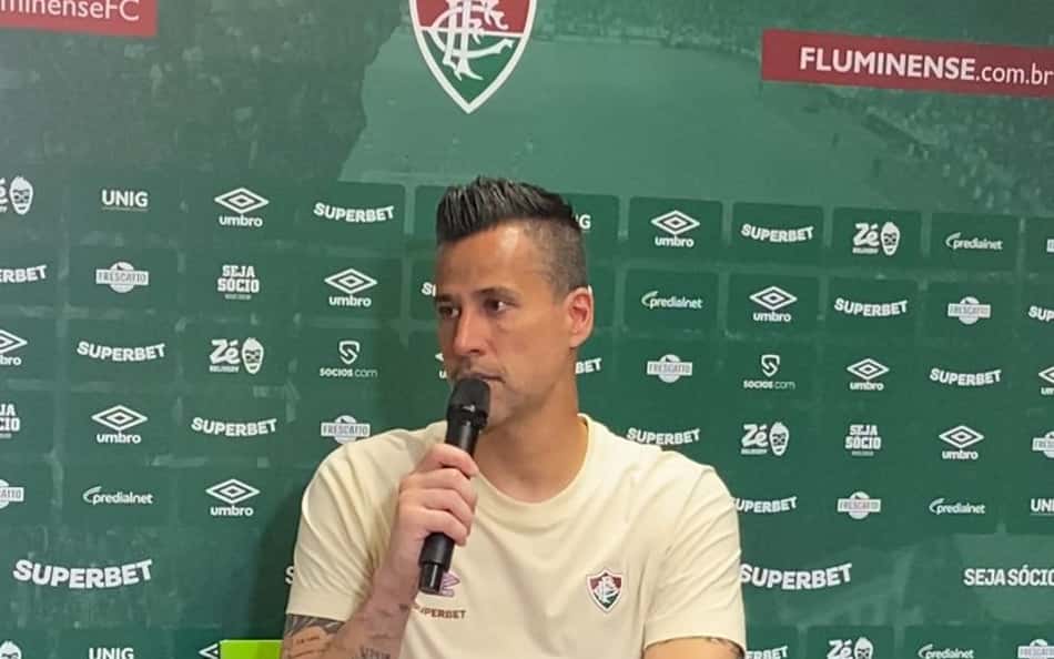 Torcedores do Palmeiras discutem com Fábio, do Fluminense