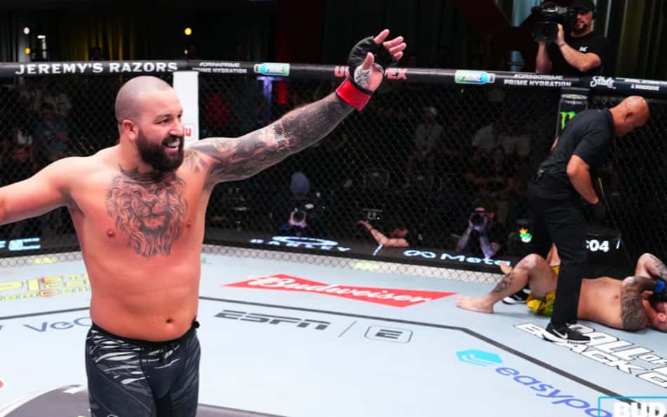 O brasileiro Max Gimenis acabou nocauteado no primeiro round pelo anfitrião Josh Hokit (Divulgação)