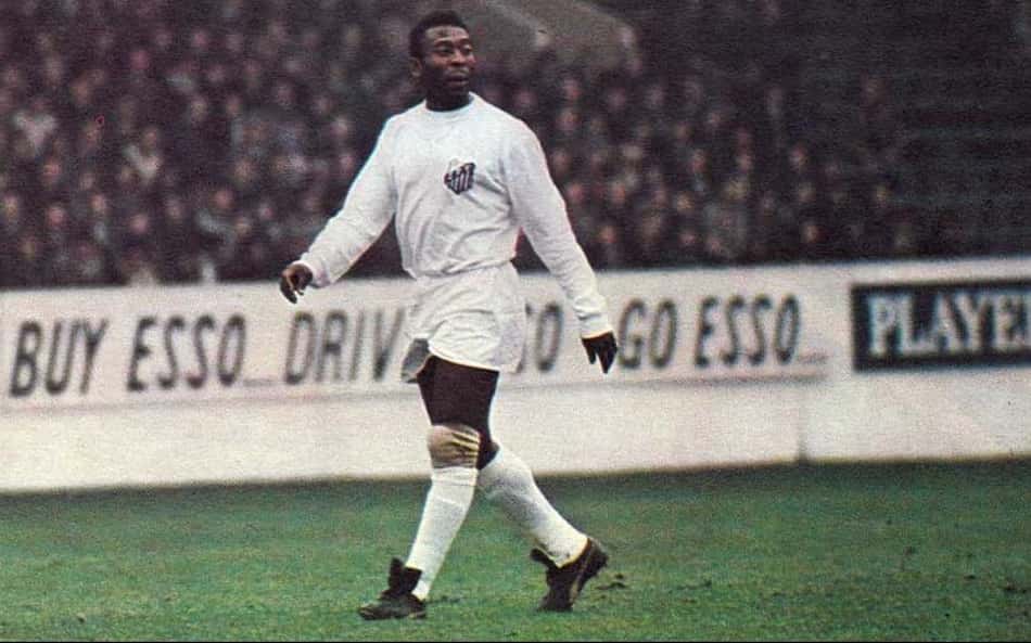 Palmeiras 0 x 4 Santos no Brasileirão 1974; veterano Pelé brilha no Parque Antarctica