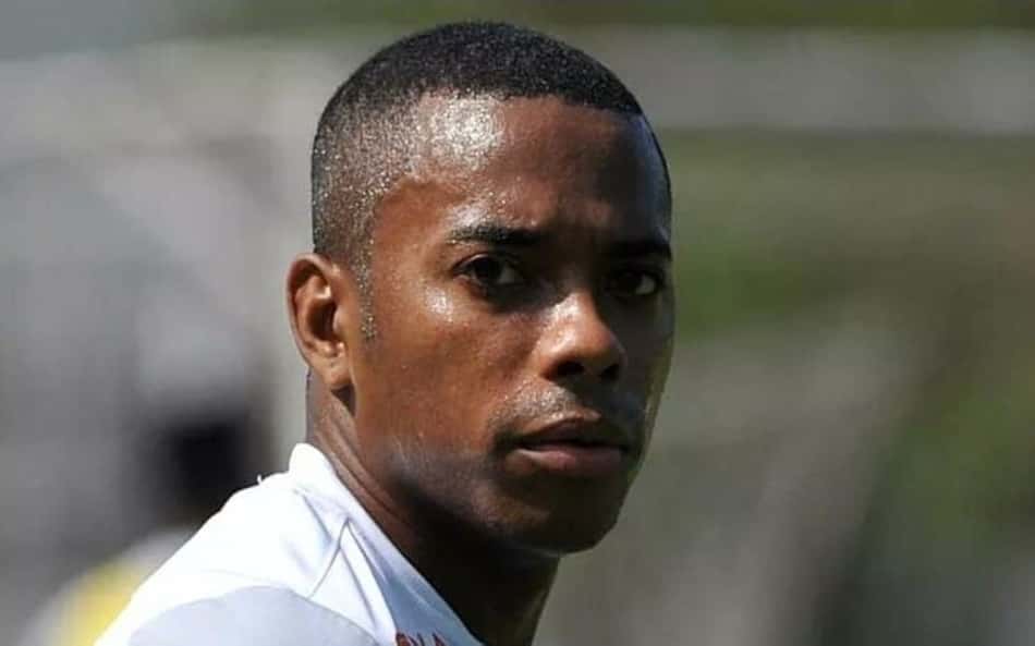Justiça reduz pena de Robinho por estudos e leituras em Tremembé
