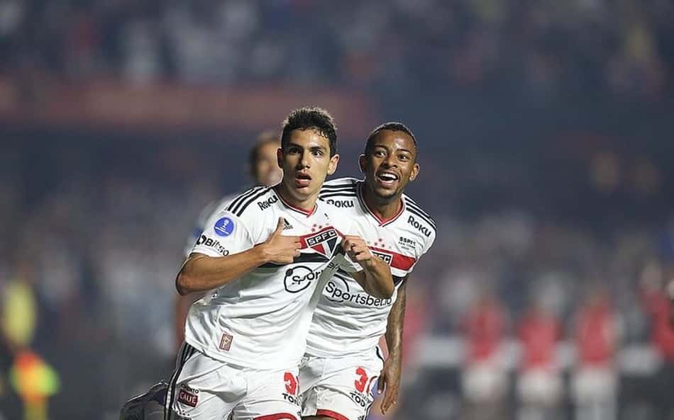 Moreira pode voltar ao São Paulo? Bastidores revelam situação do lateral