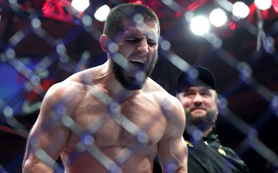 Islam Makhachev vence cinturão contra Jack Della Maddalena 322 (Foto: Ishika Samant/Getty Images/AFP)