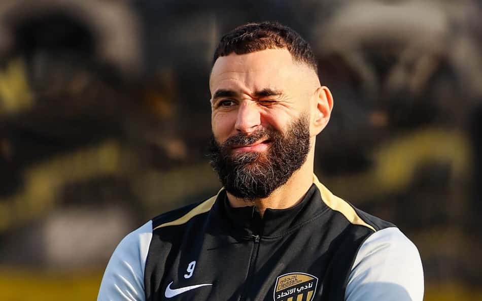 Benzema elege melhor onze da história com quatro brasileiros
