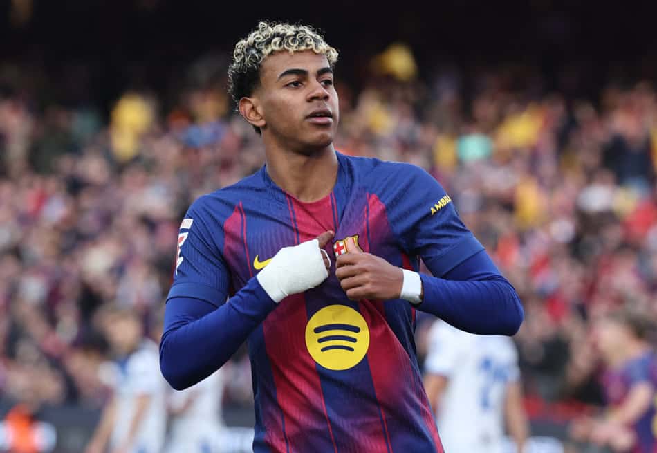 Resumão do Lance!: Lamine Yamal, do Barcelona, comemora seu gol contra o Deportivo Alavés, no Camp Nou (Foto: Josep Lago/AFP)