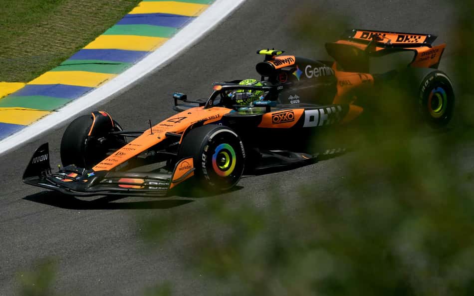 Lando Norris no treino livre do GP do Brasil na F1 2025 (Foto: Nelson ALMEIDA / AFP)