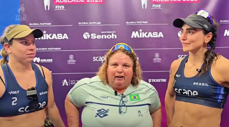 Rebecca e Carol Solberg ao lado da técnica Letícia Pessoa