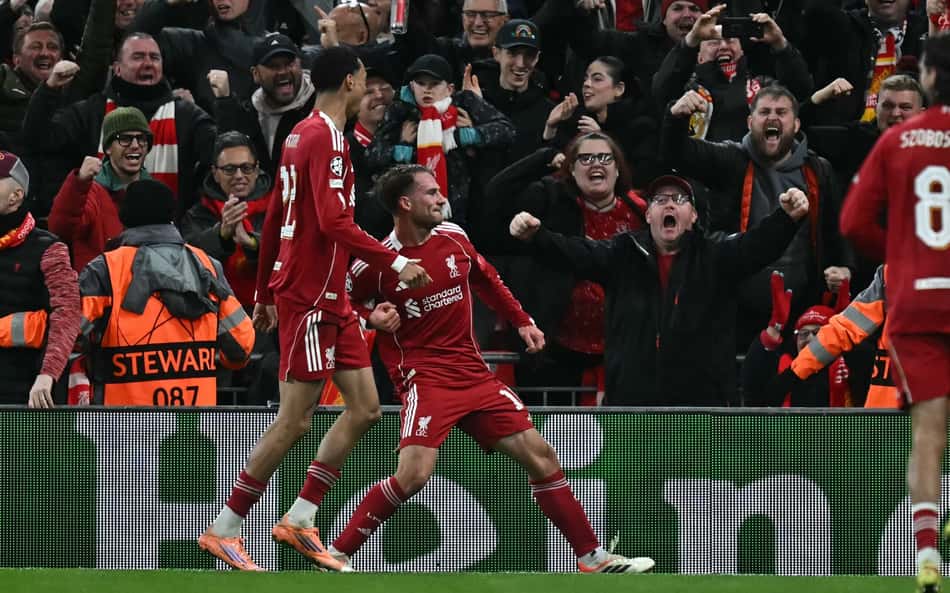 Liverpool comemora gol de Alexis Mac Allister contra o Real Madrid (Foto: Paul Ellis / AFP)