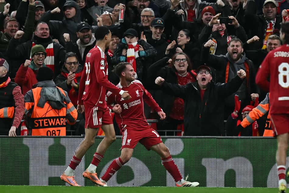 Liverpool comemora gol de Alexis Mac Allister contra o Real Madrid (Foto: Paul Ellis / AFP)