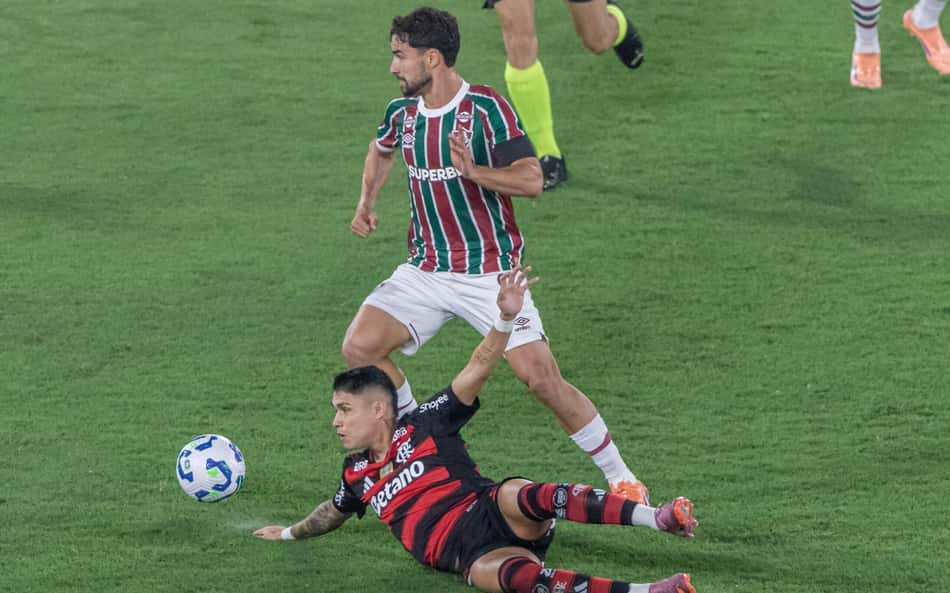 Martinelli e Luiz Araújo em Fluminense x Flamengo (Foto: Maga Jr/Agência F8/Gazeta Press)