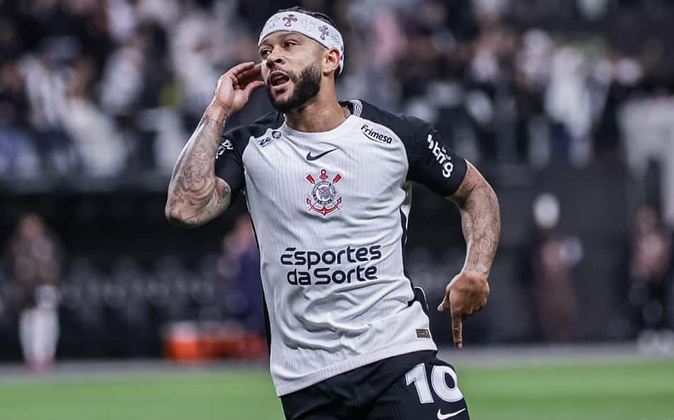 Memphis Depay comemora seu gol no jogo do Corinthians contra o São Paulo (Foto: Everton Okubo/Agência F8/Gazeta Press)