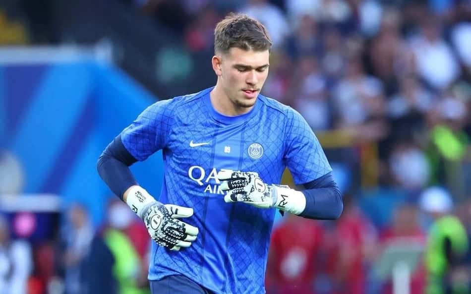 Renato Marin, goleiro do PSG, ganha elogios de Luis Enrique