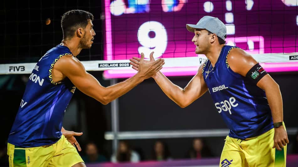 Saymon e George no Mundial de Vôlei de Praia 2025 (Foto: Volleyball World)