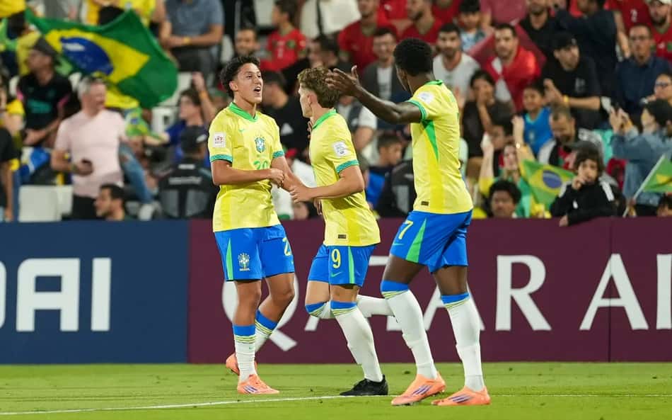 Dell fez os dois gols do Brasil (Foto: Nelson Terme / CBF)