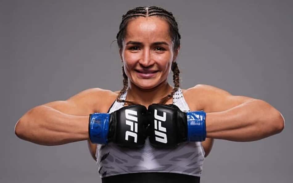Implacável! Talita Alencar finaliza Ariane Carnelossi no UFC Vegas 110