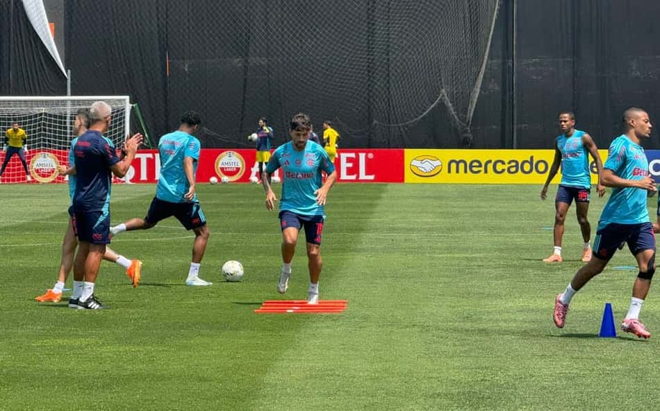 Jogadores do Flamengo em treino antes da final da Libertadores