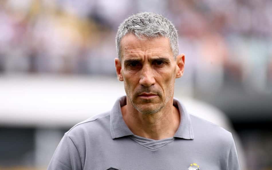 Torcedores do Santos mandam recado a Vojvoda após derrota para o Palmeiras
