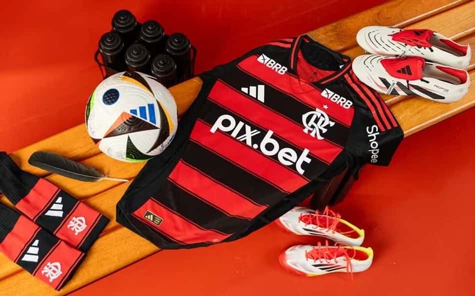 Flamengo bate de frente com gigantes europeus e entra no top dez em venda de camisas