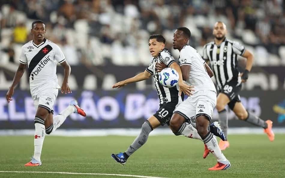 Torcedores reprovam a atuação de titular em Botafogo x Vasco: 'Me ajuda'
