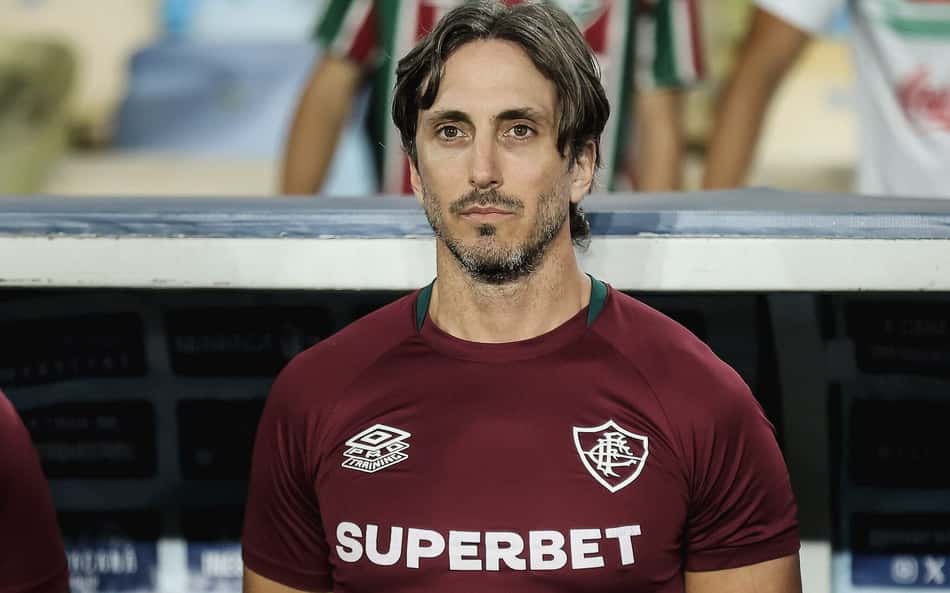 Atitude de Zubeldía em Fluminense x Flamengo divide opiniões: 'Muito mais'