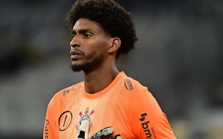 Hugo Souza vira assunto durante Vasco x Corinthians: 'O que se tornou?'