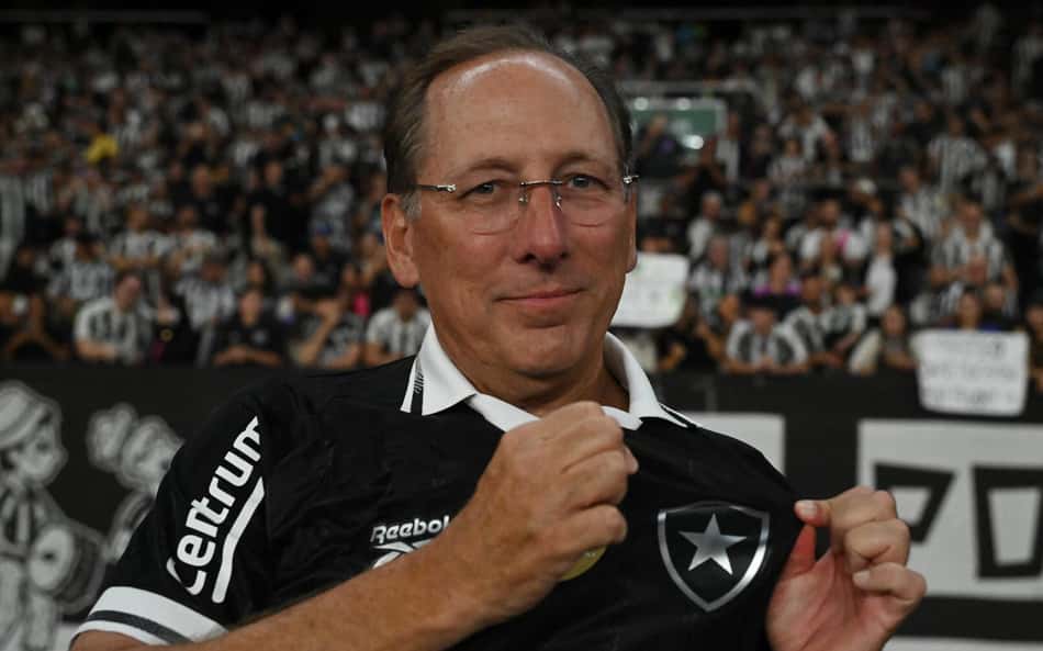 Torcedores aprovam venda de zagueiro do Botafogo