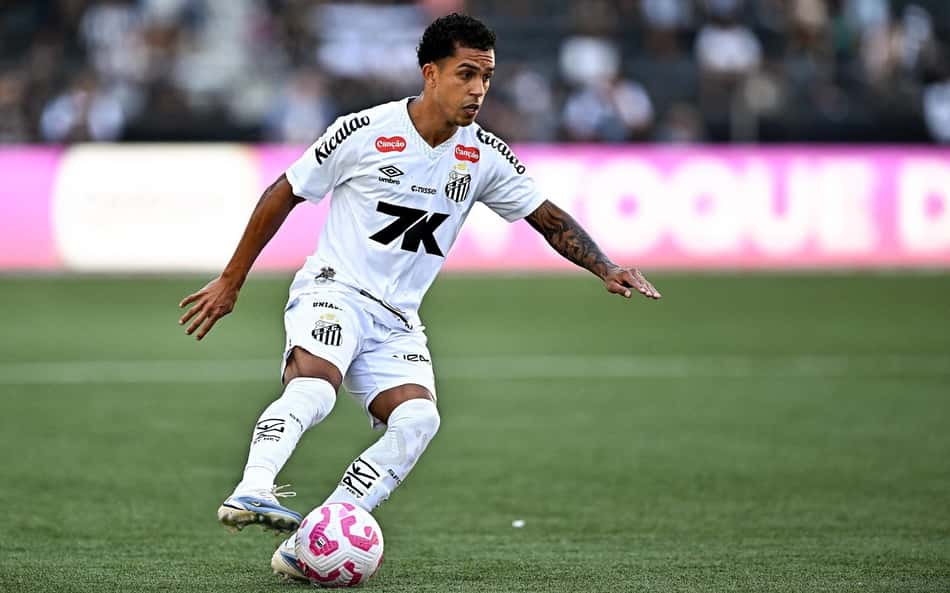 Igor Vinícius acumula 19 jogos pelo Santos nesta temporada. (Foto: André Fabiano/Código19/Gazeta Press)