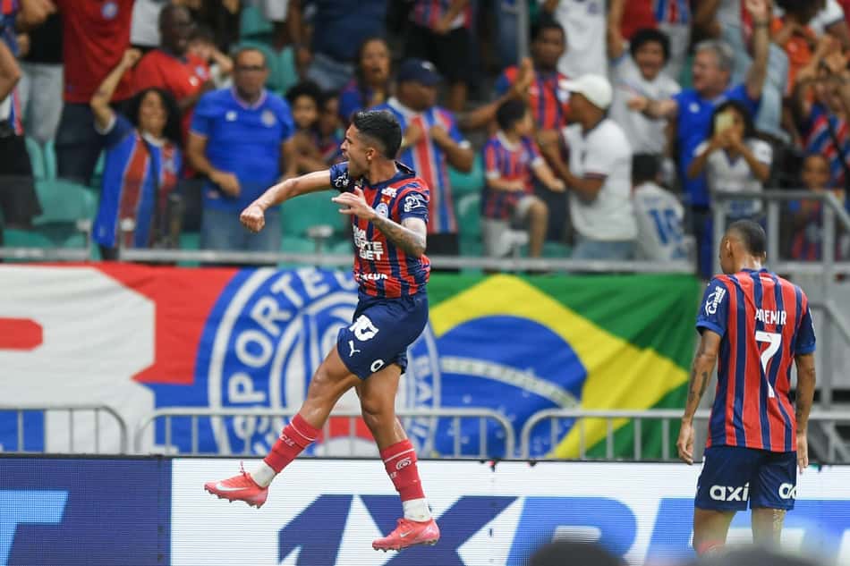 Rodrigo Nestor comemora gol contra o Sport (Foto: Jhony Pinho/AGIF/GazetaPress)