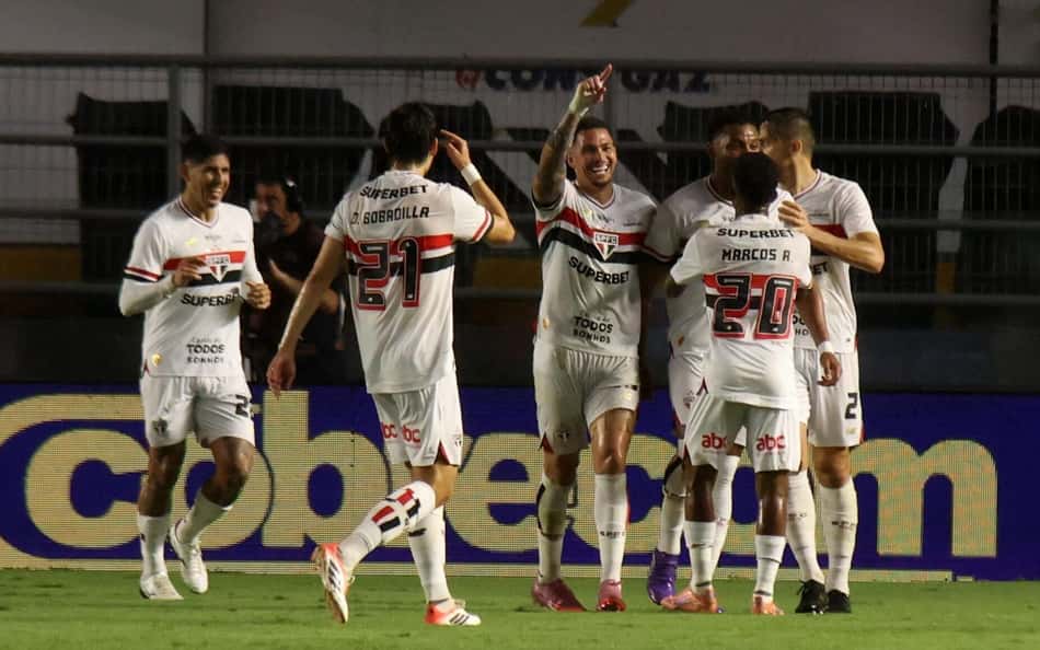 Jogadores do São Paulo comemoram gol contra o Internacional (Foto: Luis Moura / WPP )