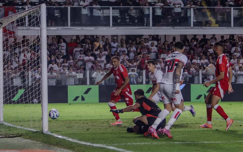 Lance do gol de Luciano, do São Paulo