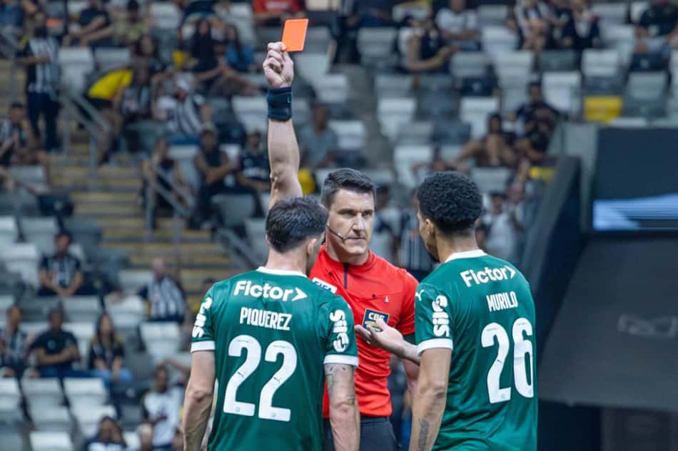 Piquerez é expulso em Atlético-MG x Palmeiras