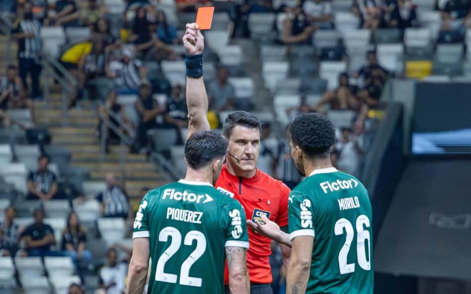 Piquerez é expulso em Atlético-MG x Palmeiras