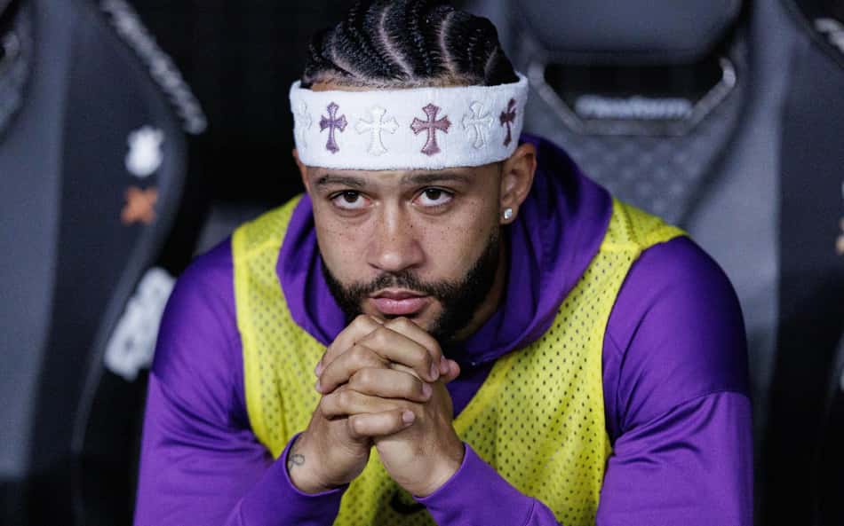 Memphis estará no banco de reservas em duelo contra o Corinthians