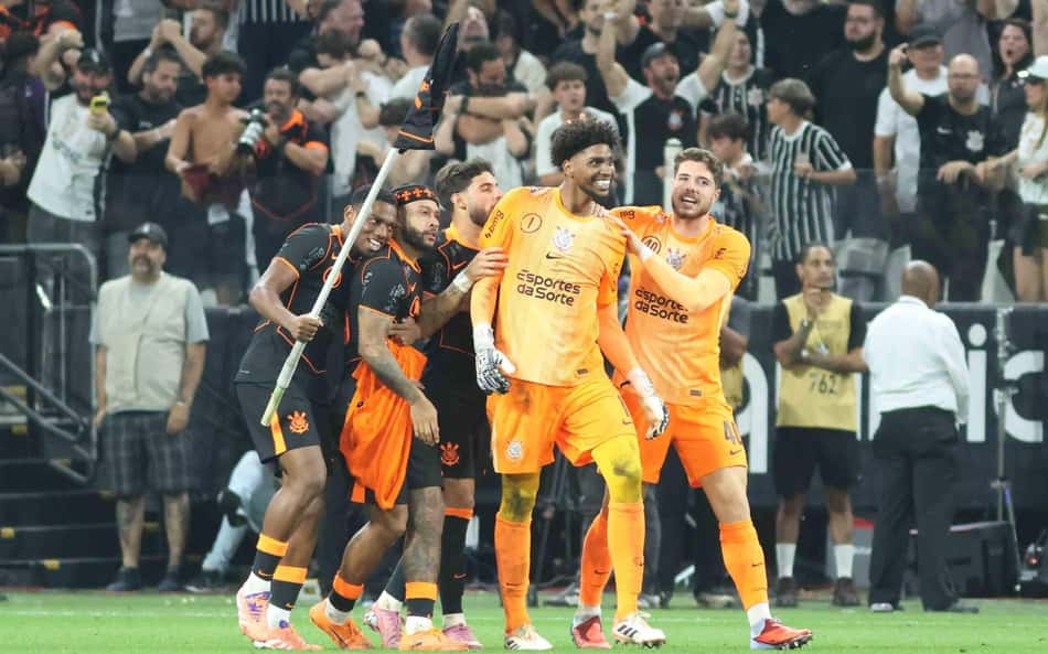 Melhores momentos: Hugo Souza brilha nos pênaltis, e Corinthians está na final da Copa do Brasil