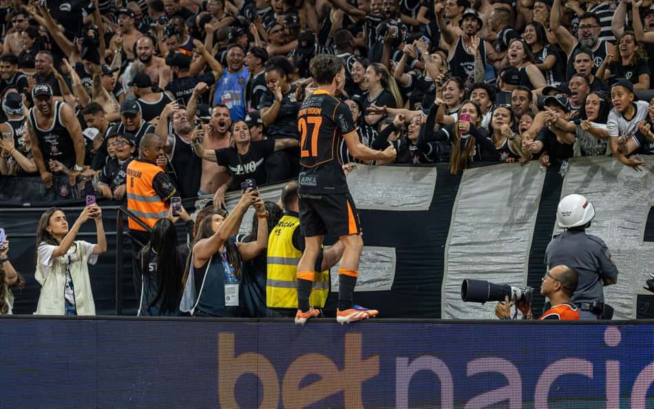 Breno Bidon marcou o último pênalti do Corinthians contra o Cruzeiro