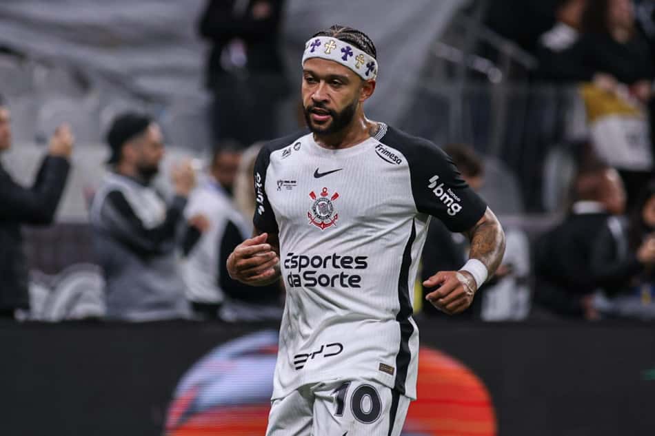 Memphis foi substituído em partida contra o Vasco
