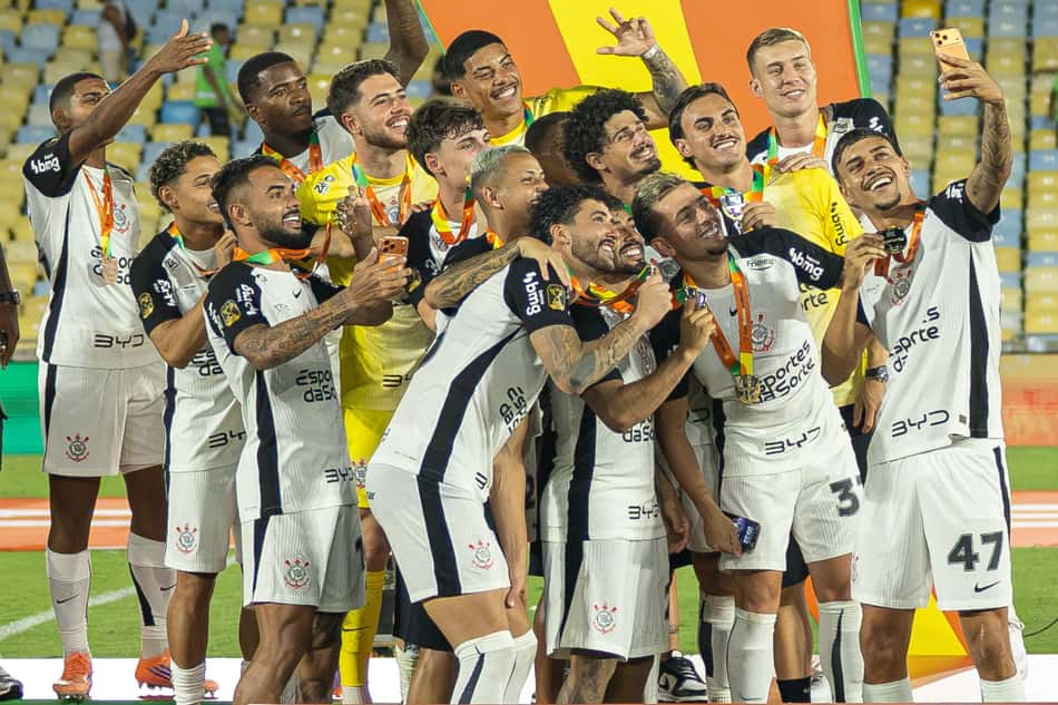 Corinthians levantou duas taças em 2025 (Foto: Léo Barrilari/GazetaPress)