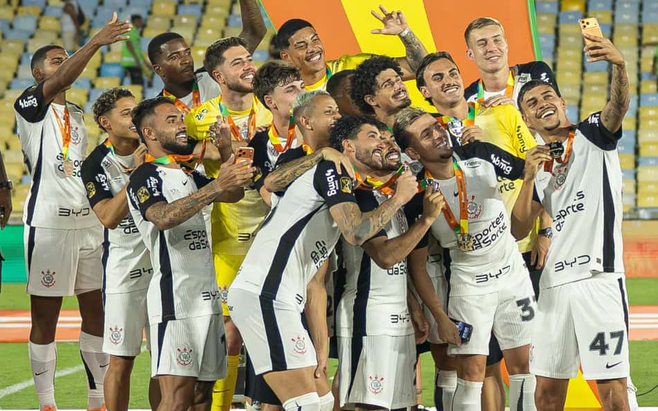 Enquete Lance!: torcedores do Corinthians escolhem o jogador mais decisivo em 2025