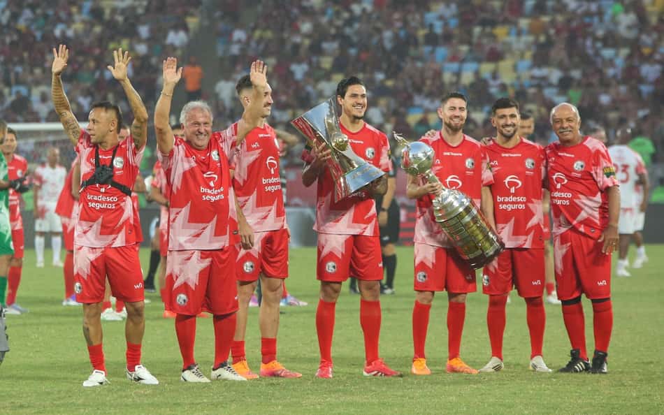 Zico dá show com Arrascaeta, Imperador, Pedro e companhia no Jogo das Estrelas