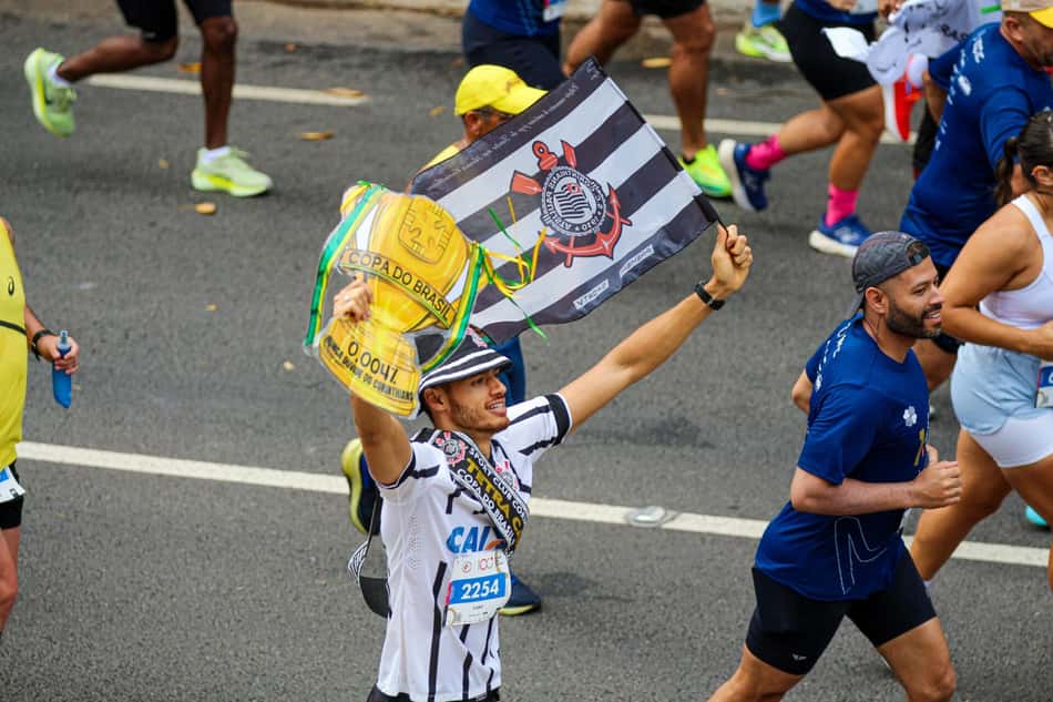 Torcedor relembra título do Corinthians na Copa do Brasil (Foto: Felipe Marques/Zimel Press/Gazeta Press)